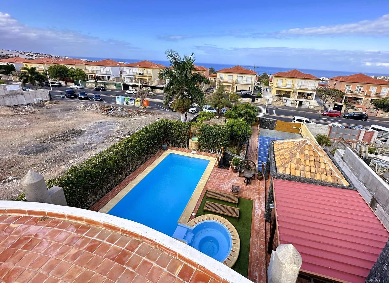 4 soveværelse Villa til salg i Costa Adeje med swimmingpool garage - € 3.000.000 (Ref: 9007802)