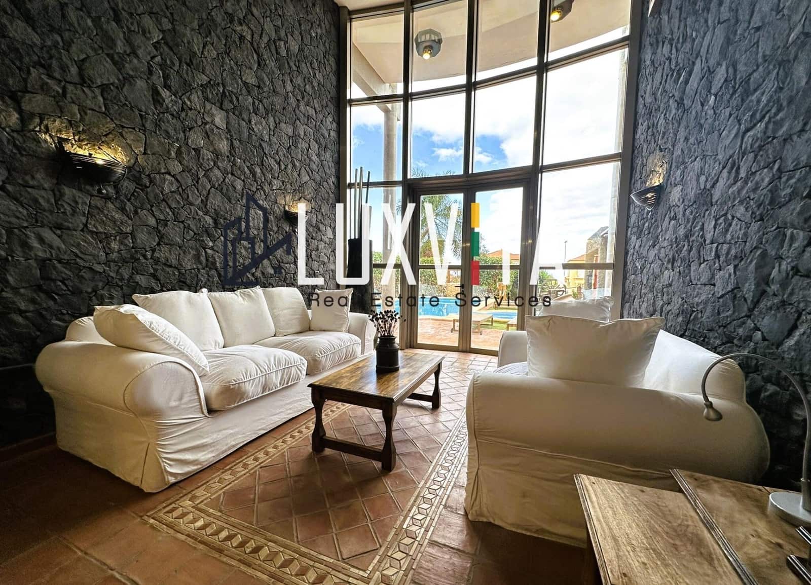 4 soveværelse Villa til salg i Costa Adeje med swimmingpool garage - € 3.000.000 (Ref: 9007802)