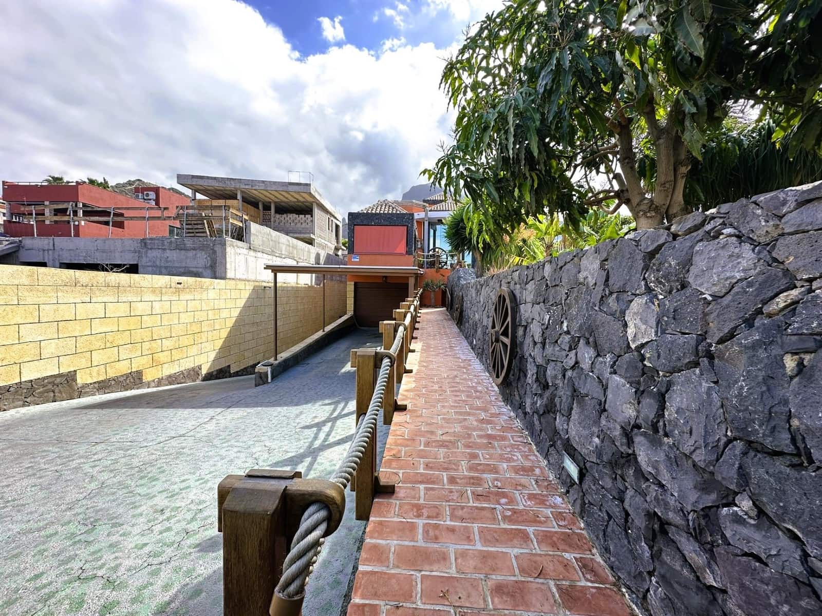 4 soveværelse Villa til salg i Costa Adeje med swimmingpool garage - € 3.000.000 (Ref: 9007802)