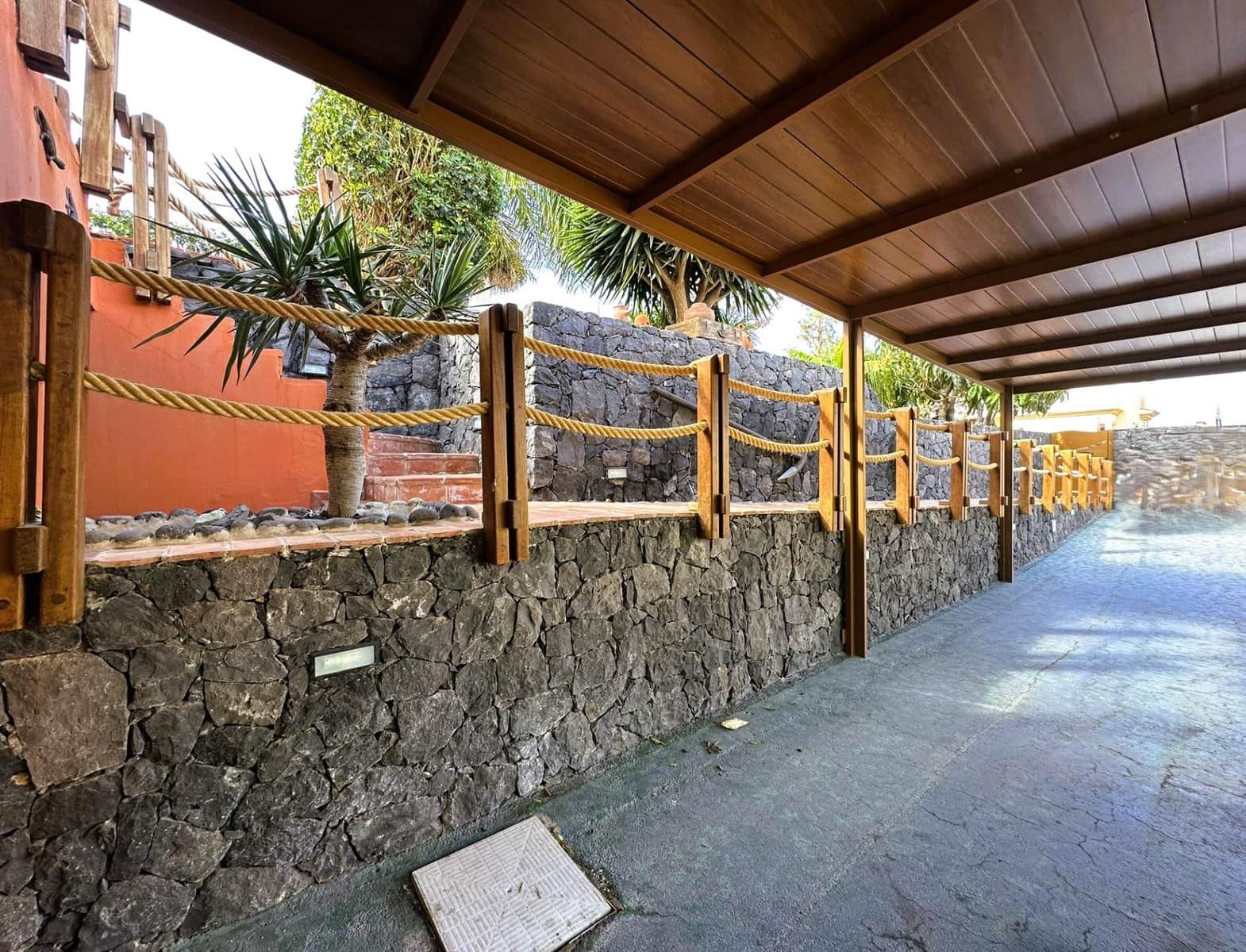 4 soveværelse Villa til salg i Costa Adeje med swimmingpool garage - € 3.000.000 (Ref: 9007802)