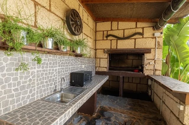 9 soveværelse Hotel til salg i Arico med swimmingpool garage - € 1.200.000 (Ref: 9160996)