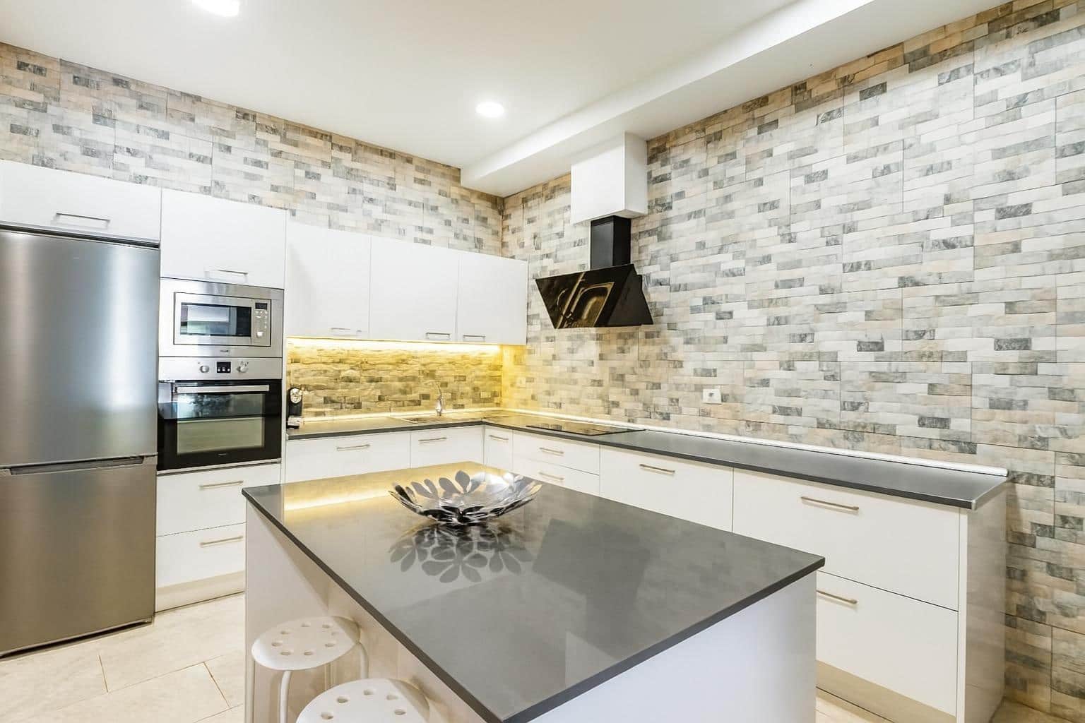 9 soveværelse Hotel til salg i Arico med swimmingpool garage - € 1.200.000 (Ref: 9160996)