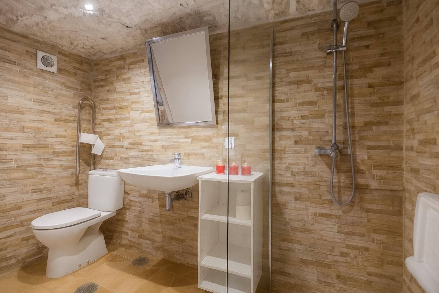 9 soveværelse Hotel til salg i Arico med swimmingpool garage - € 1.200.000 (Ref: 9160996)