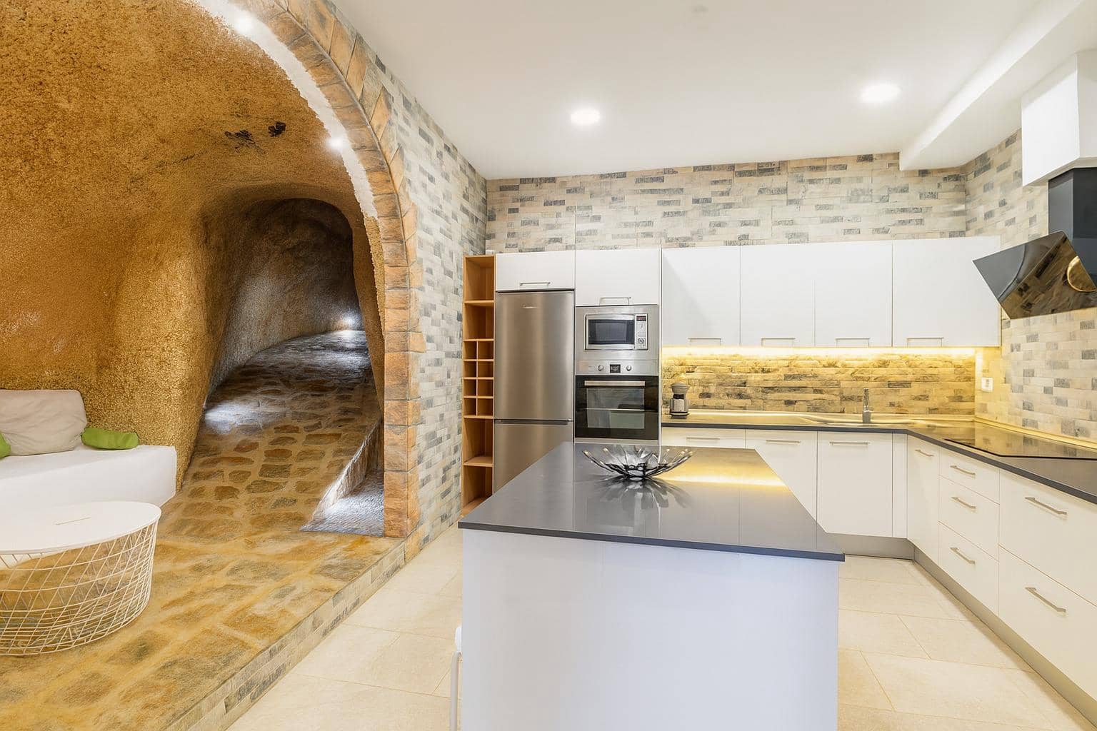 9 soveværelse Hotel til salg i Arico med swimmingpool garage - € 1.200.000 (Ref: 9160996)