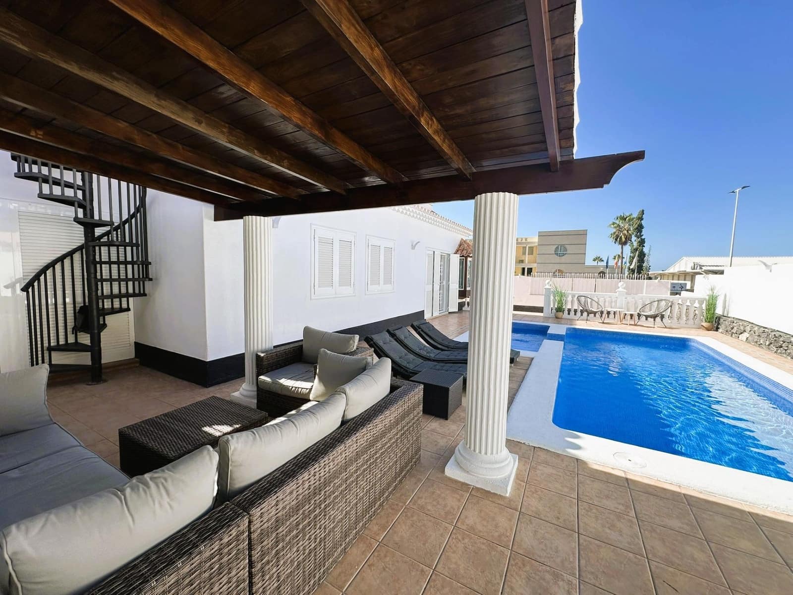 4 sypialnia Willa na sprzedaż w El Madronal z basenem garażem - 1 499 000 € (Ref: 9200488)