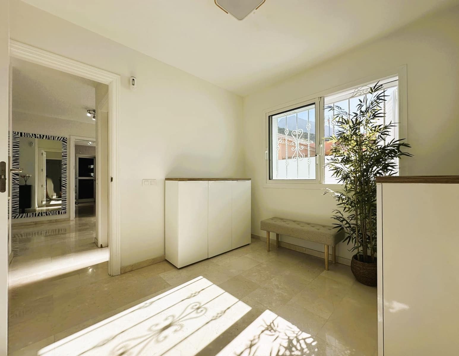 4 sypialnia Willa na sprzedaż w El Madronal z basenem garażem - 1 499 000 € (Ref: 9200488)