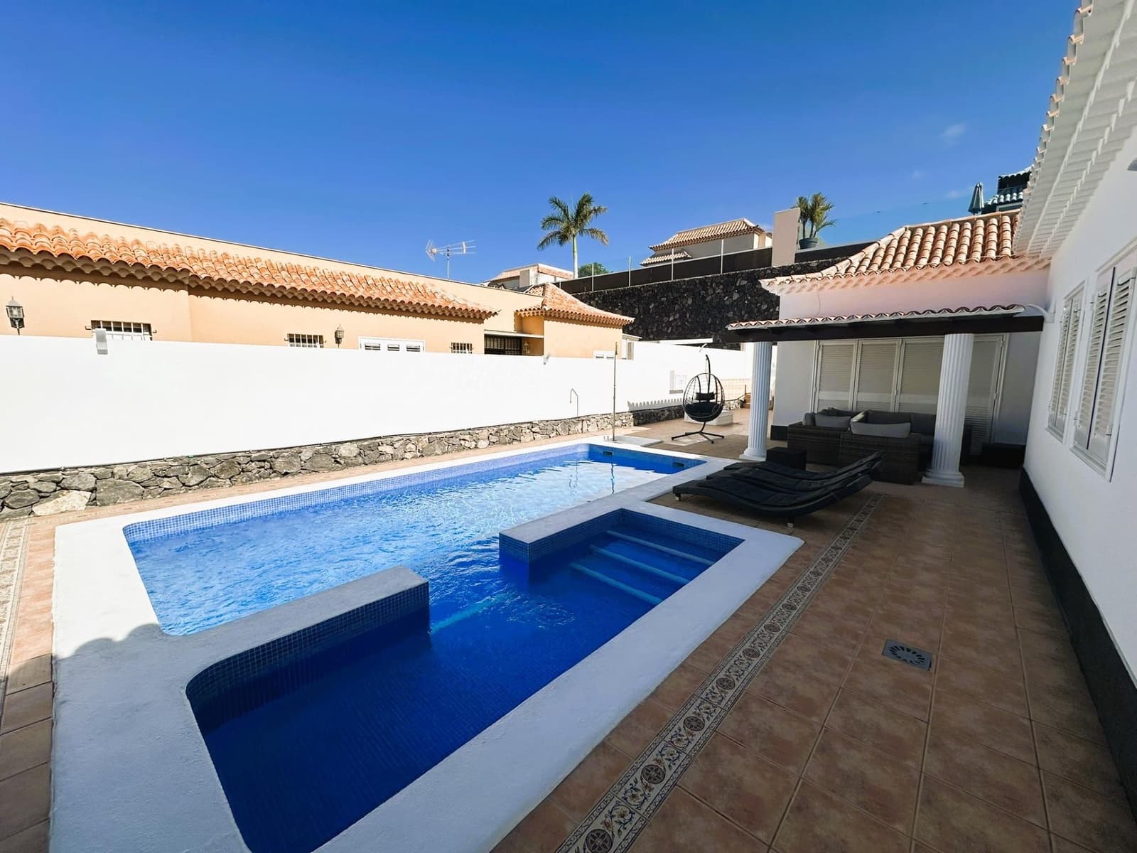 4 sypialnia Willa na sprzedaż w El Madronal z basenem garażem - 1 499 000 € (Ref: 9200488)