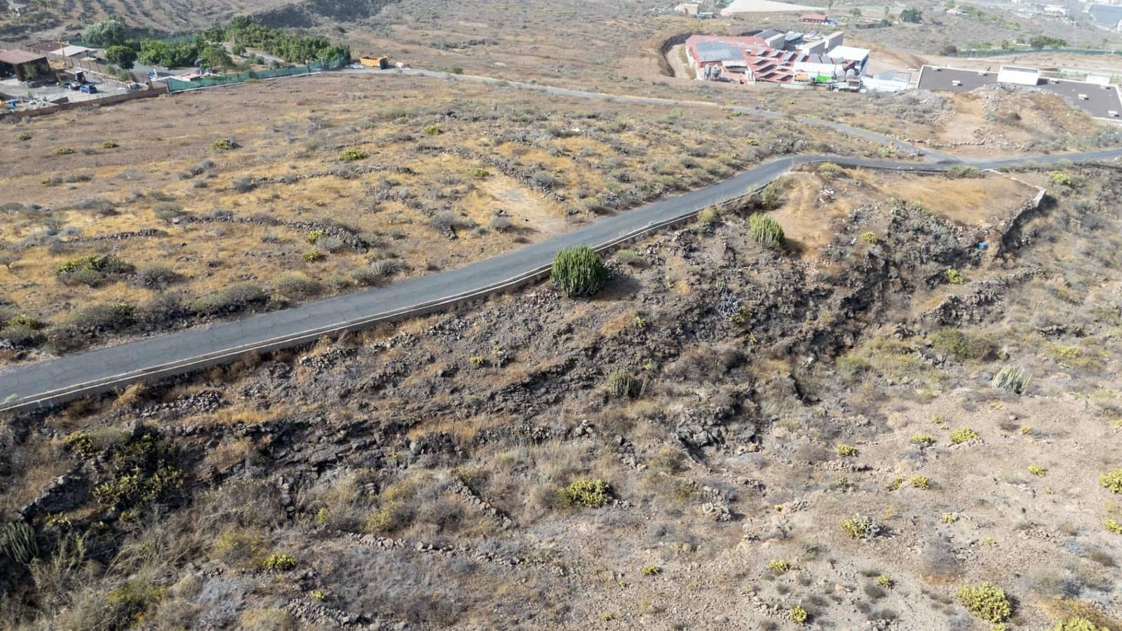 Grunde uden byggetilladelser til salg i Adeje - € 89.000 (Ref: 9264549)