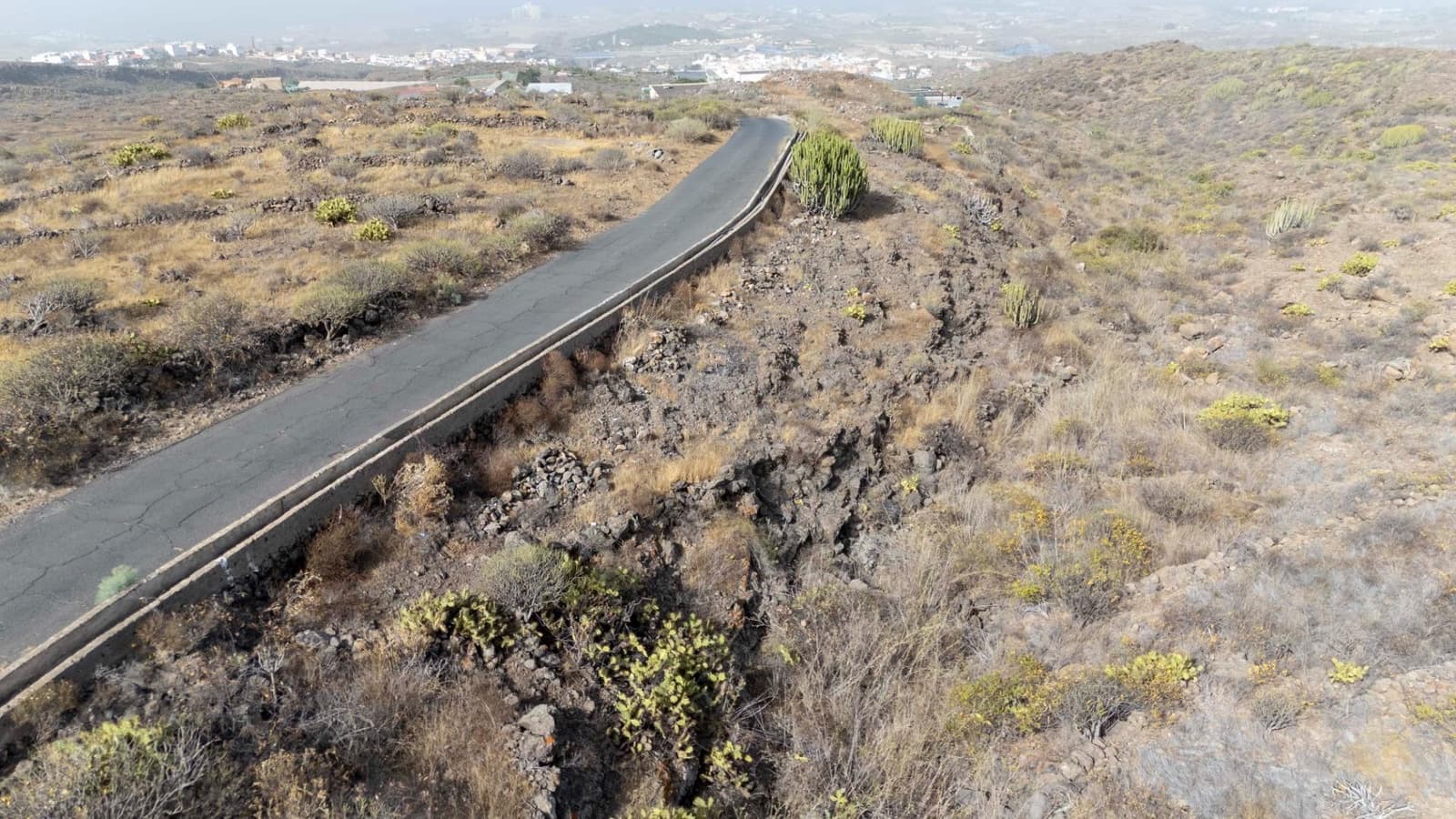 Grunde uden byggetilladelser til salg i Adeje - € 89.000 (Ref: 9264549)