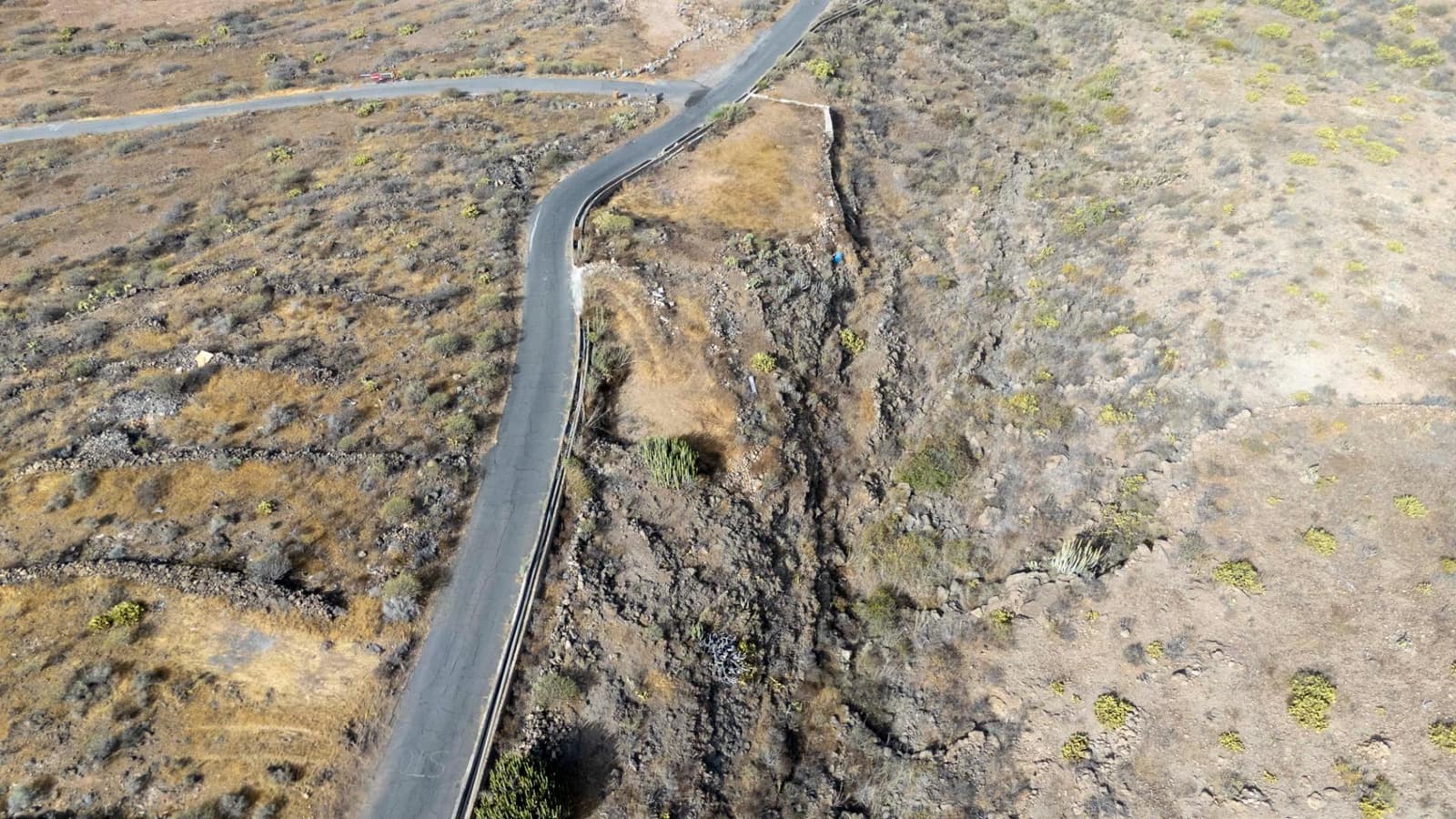 Grunde uden byggetilladelser til salg i Adeje - € 89.000 (Ref: 9264549)