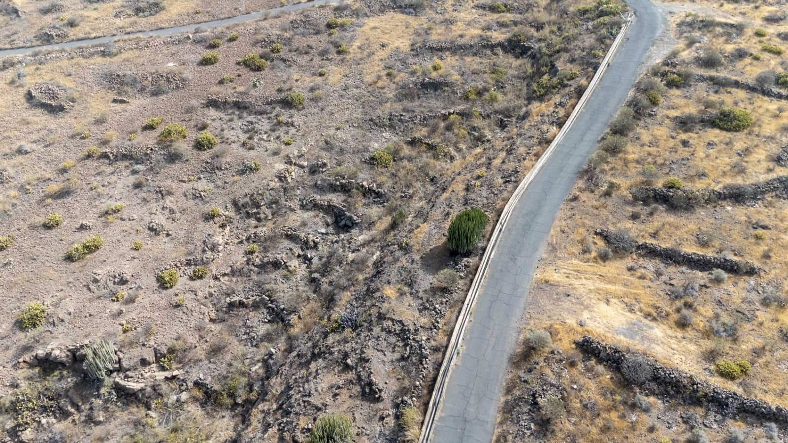 Grunde uden byggetilladelser til salg i Adeje - € 89.000 (Ref: 9264549)