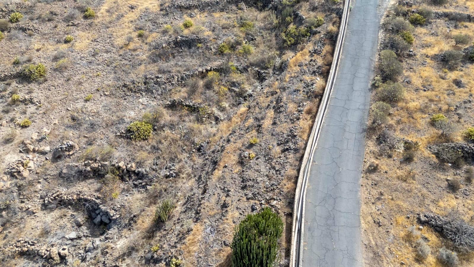 Grunde uden byggetilladelser til salg i Adeje - € 89.000 (Ref: 9264549)