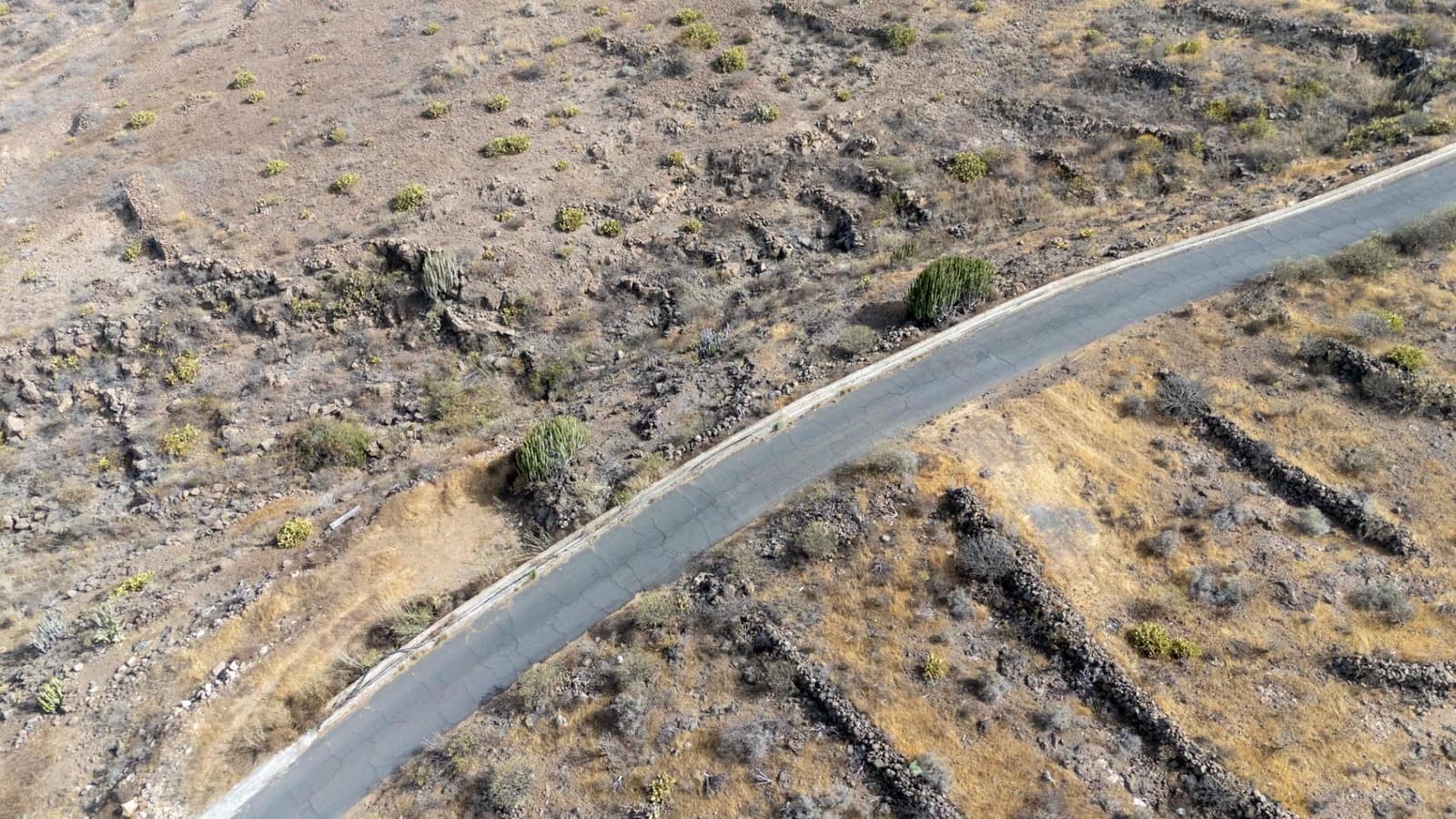 Ubebygd land til salgs i Adeje - € 79 000 (Ref: 9264549)