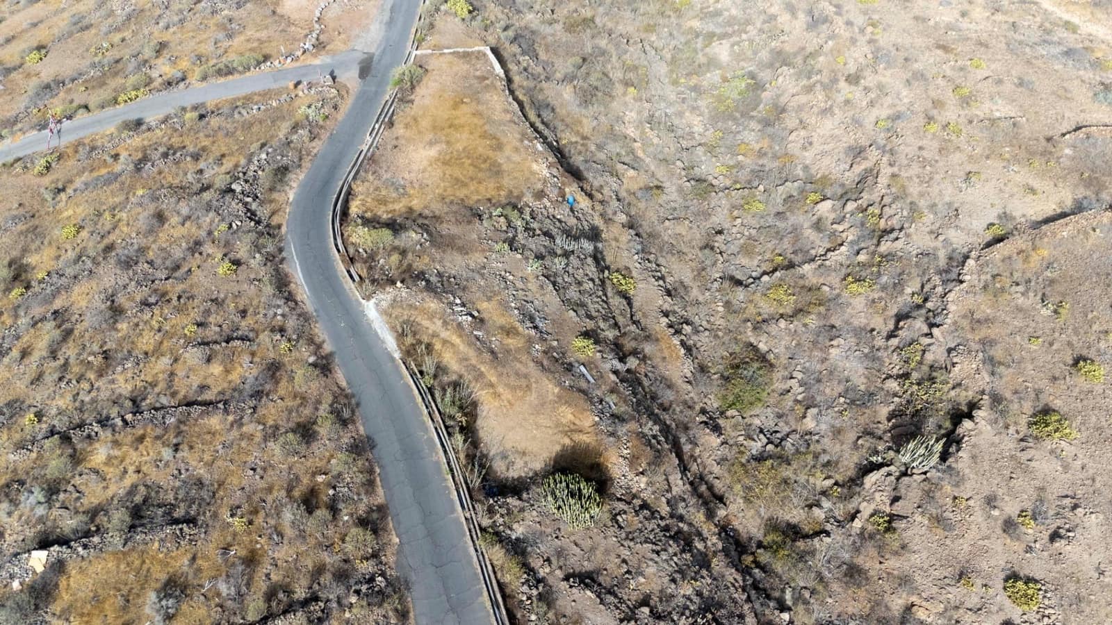 Ubebygd land til salgs i Adeje - € 79 000 (Ref: 9264549)