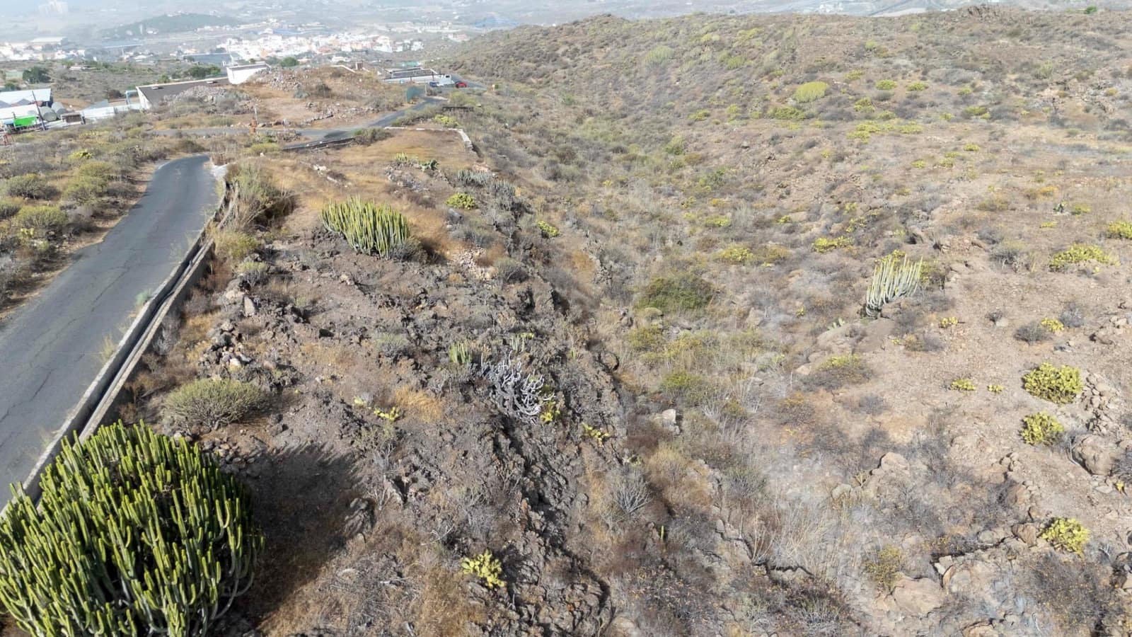 Ubebygd land til salgs i Adeje - € 79 000 (Ref: 9264549)