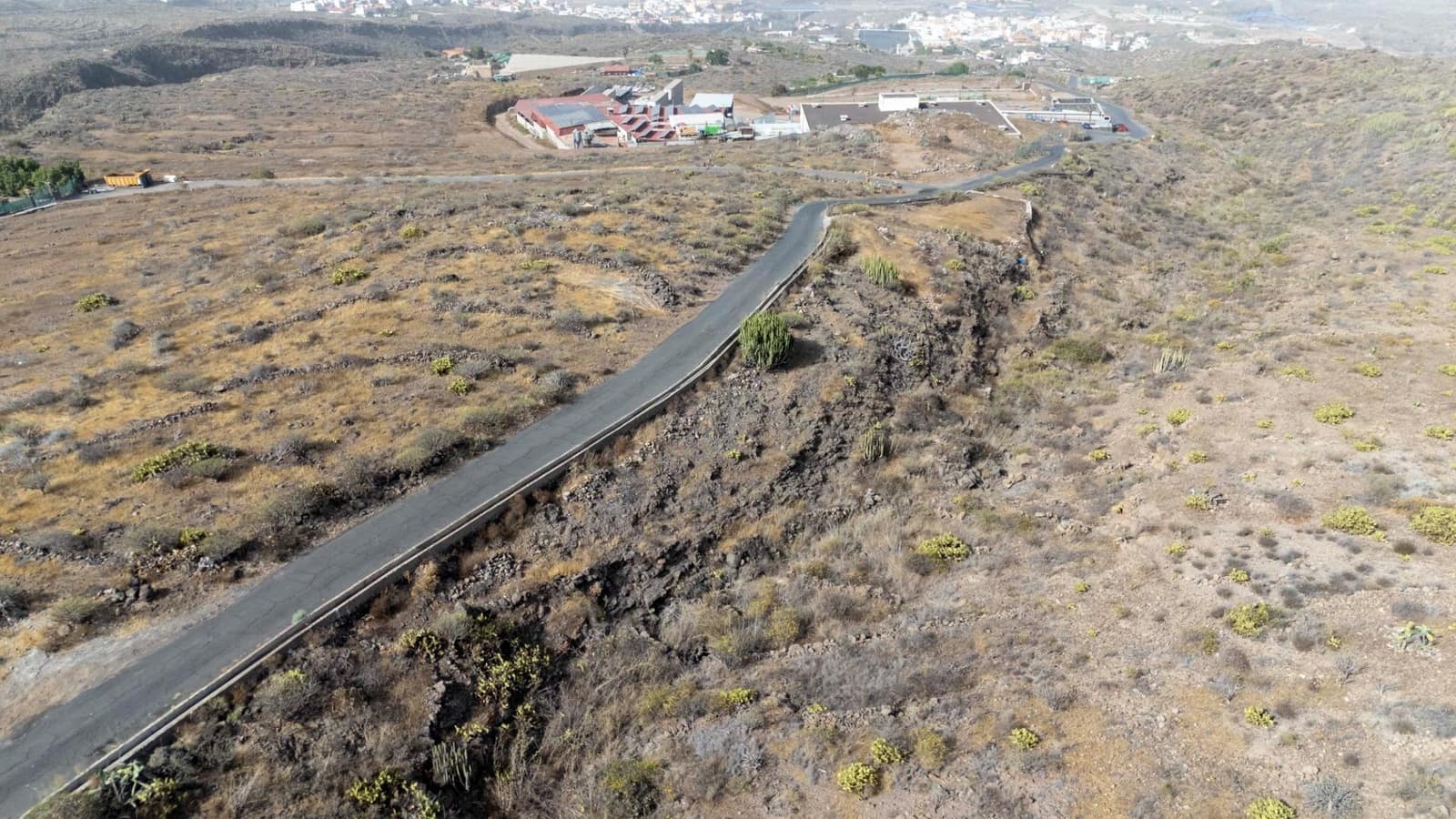 Ubebygd land til salgs i Adeje - € 79 000 (Ref: 9264549)