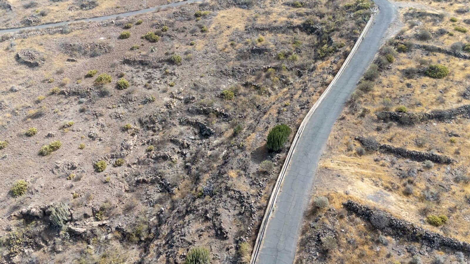 Ubebygd land til salgs i Adeje - € 79 000 (Ref: 9264549)