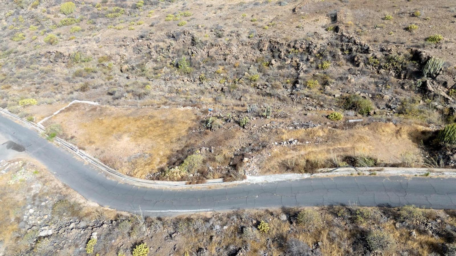 Ubebygd land til salgs i Adeje - € 79 000 (Ref: 9264549)