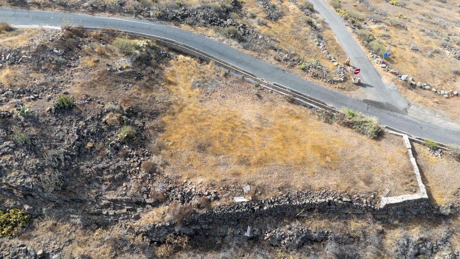 Ubebygd land til salgs i Adeje - € 79 000 (Ref: 9264549)