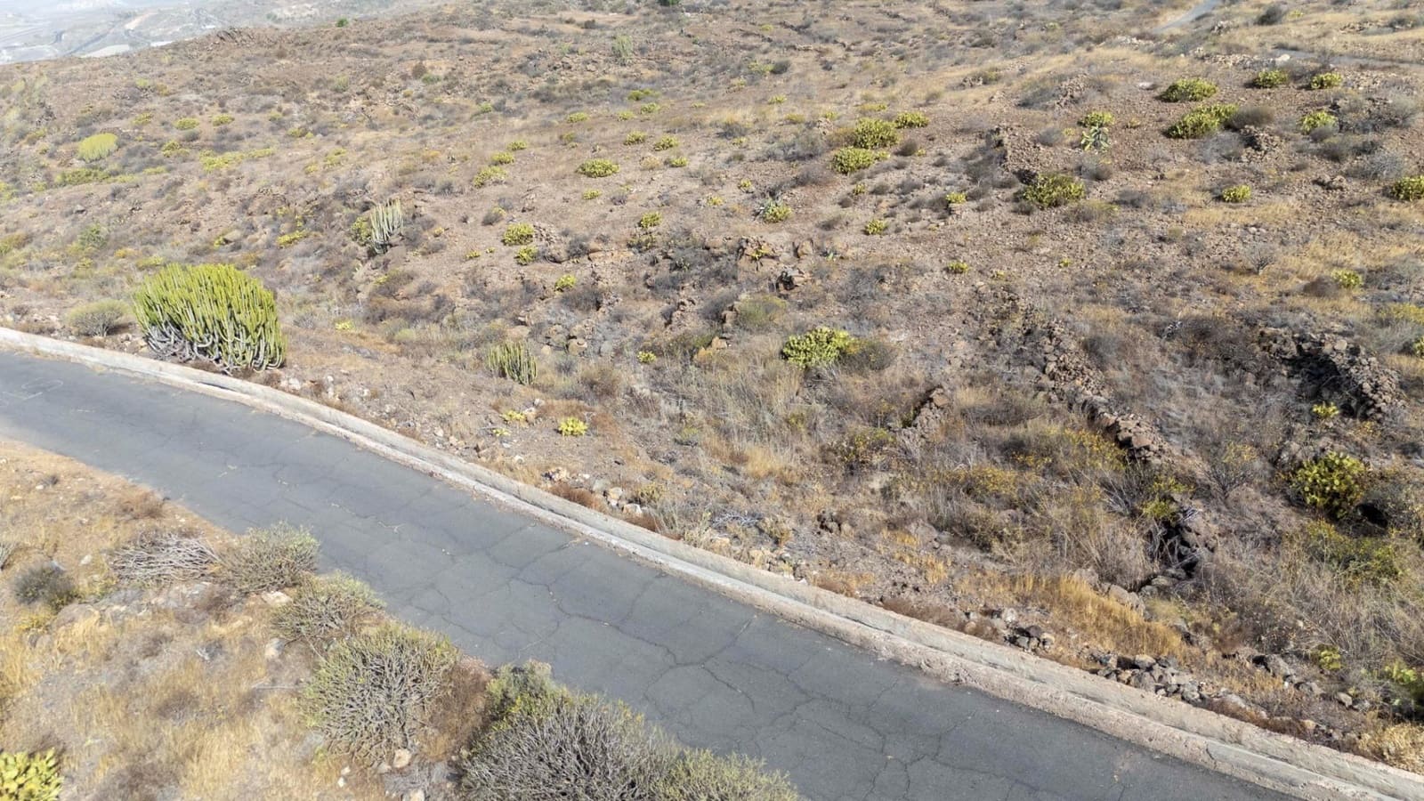 Ubebygd land til salgs i Adeje - € 79 000 (Ref: 9264549)