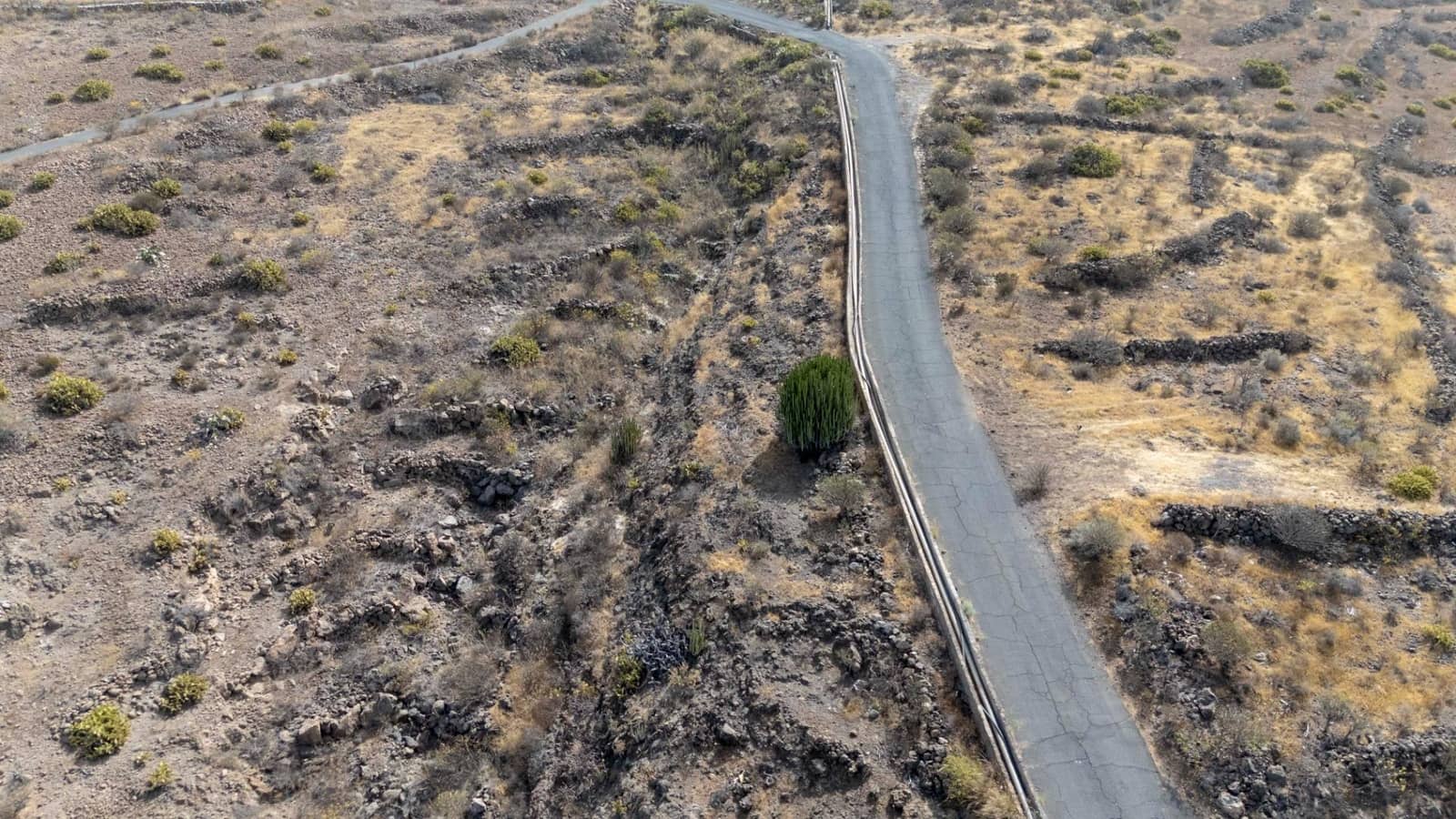 Ubebygd land til salgs i Adeje - € 79 000 (Ref: 9264549)