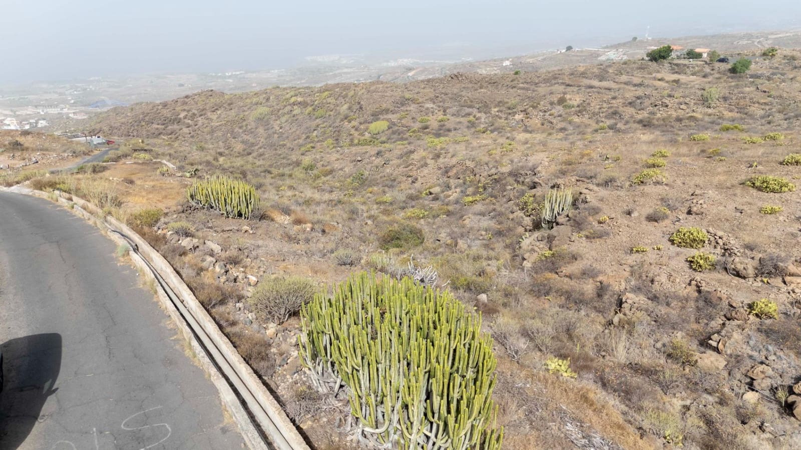 Ubebygd land til salgs i Adeje - € 79 000 (Ref: 9264549)