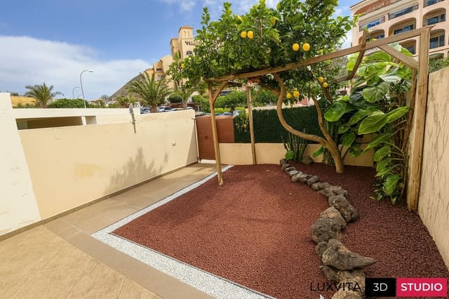 3 slaapkamer Rijtjeshuis te koop in Los Cristianos, Arona met zwembad garage - € 680.000 (Ref: 9326478)