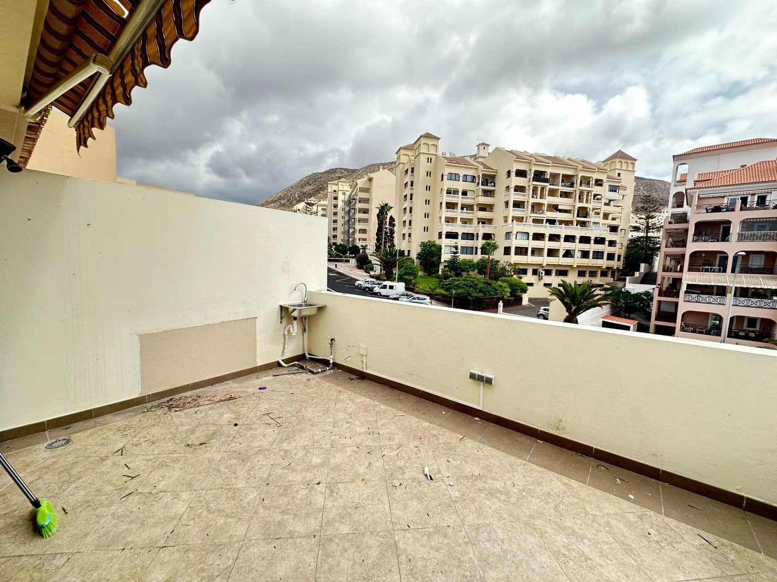 3 slaapkamer Rijtjeshuis te koop in Los Cristianos met zwembad garage - € 680.000 (Ref: 9326478)