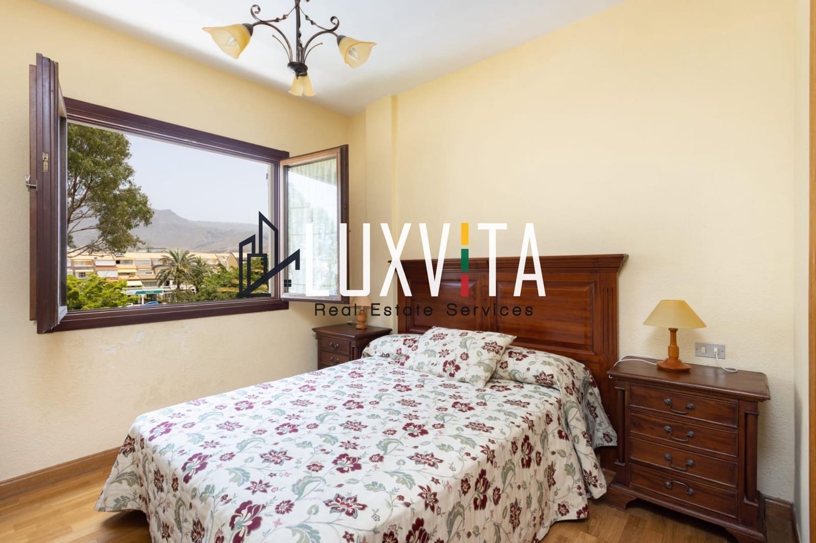 4 quarto Penthouse para venda em Playa de las Americas com piscina garagem - 645 000 € (Ref: 9419778)