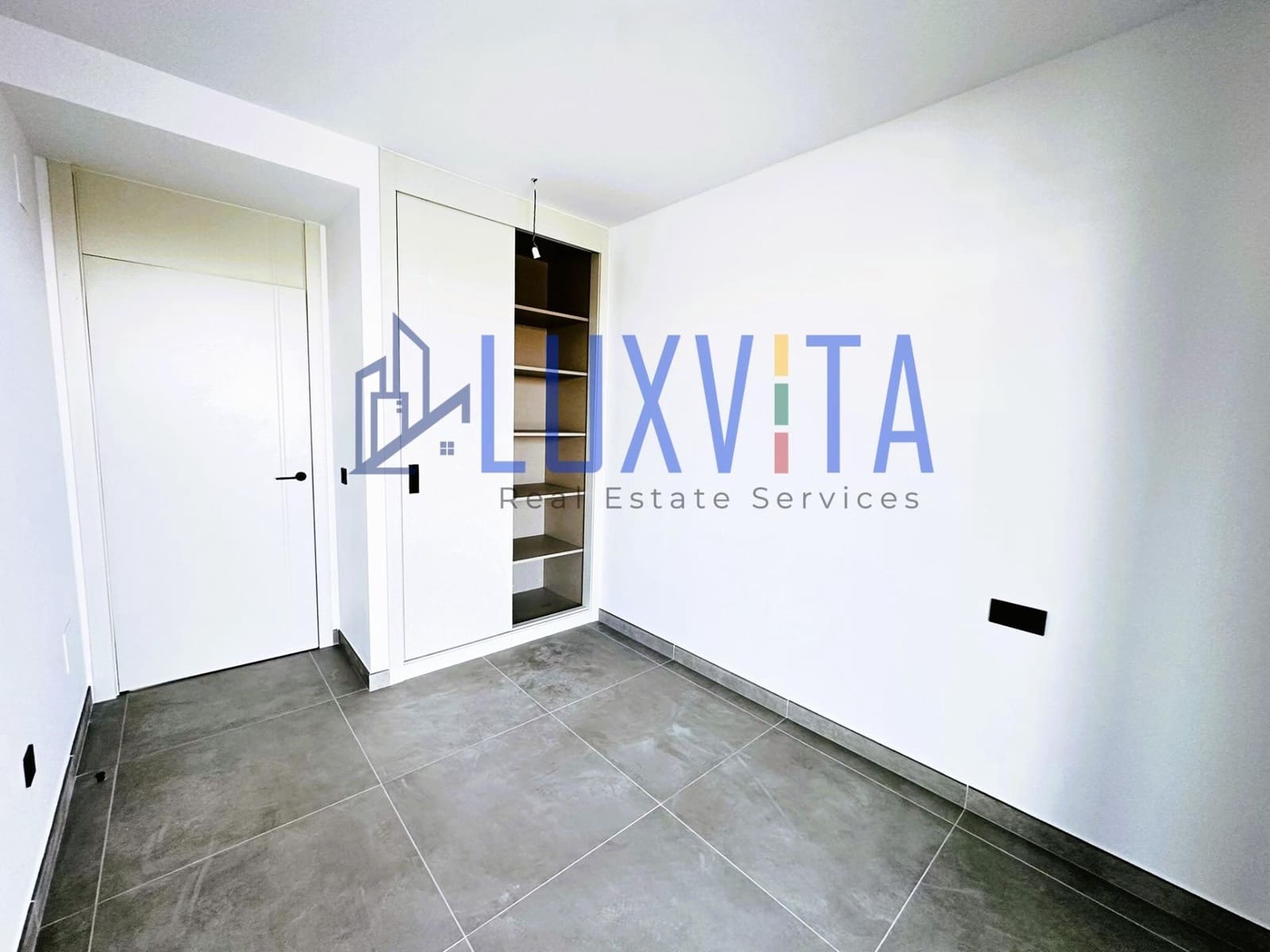 2 sovrum Lägenhet till salu i El Madronal med pool - 590 000 € (Ref: 9437130)