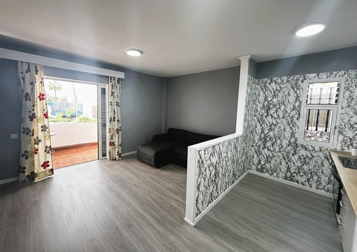 1 soverom Leilighet til salgs i Los Cristianos med svømmebasseng - € 245 000 (Ref: 9446353)