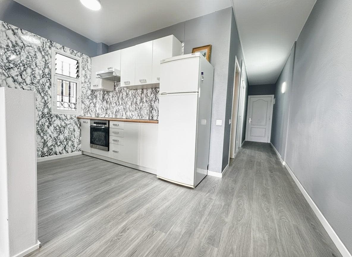 1 soverom Leilighet til salgs i Los Cristianos med svømmebasseng - € 245 000 (Ref: 9446353)