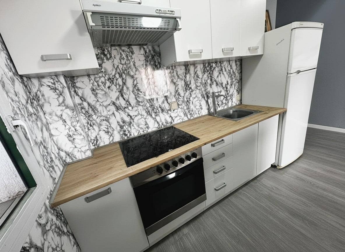 1 soverom Leilighet til salgs i Los Cristianos med svømmebasseng - € 245 000 (Ref: 9446353)