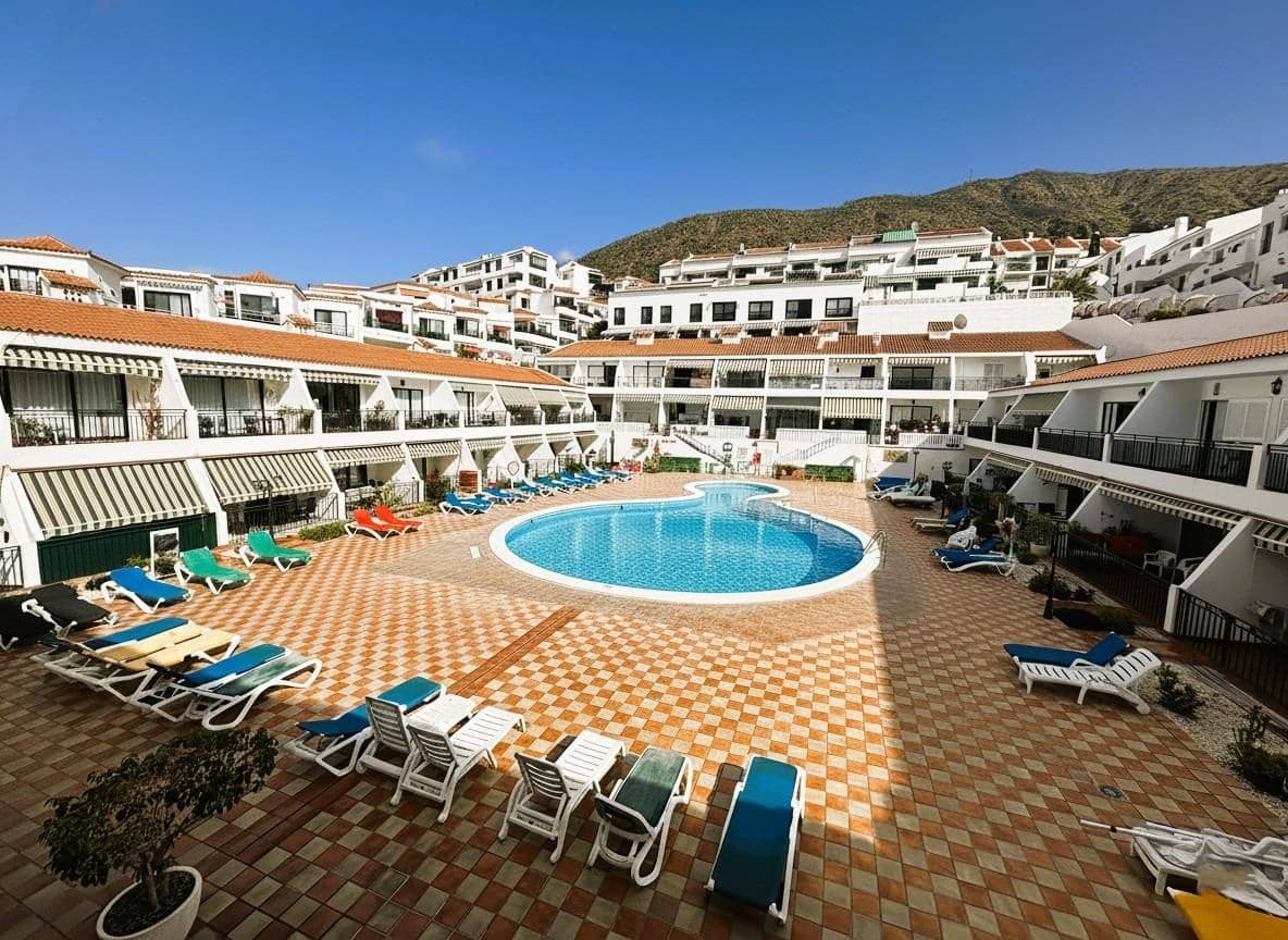 1 soverom Leilighet til salgs i Los Cristianos med svømmebasseng - € 245 000 (Ref: 9446353)