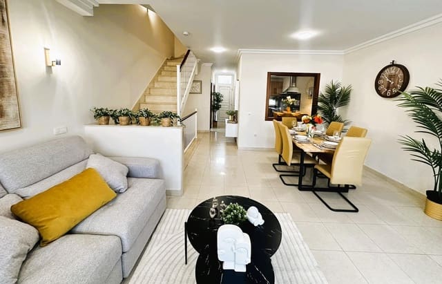 3 sypialnia Dom szeregowy na sprzedaż w Los Cristianos, Arona z basenem garażem - 680 000 € (Ref: 9456284)