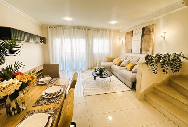 3 sypialnia Dom szeregowy na sprzedaż w Los Cristianos, Arona z basenem garażem - 680 000 € (Ref: 9456284)