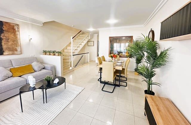 3 sypialnia Dom szeregowy na sprzedaż w Los Cristianos, Arona z basenem garażem - 680 000 € (Ref: 9456284)