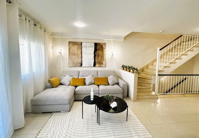 3 sypialnia Dom szeregowy na sprzedaż w Los Cristianos, Arona z basenem garażem - 680 000 € (Ref: 9456284)