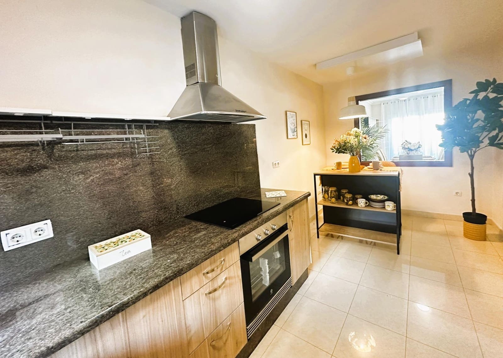 3 makuuhuone Rivitalo myytävänä paikassa Los Cristianos mukana uima-altaan 
autotalli - 680 000 € (Ref: 9456284)