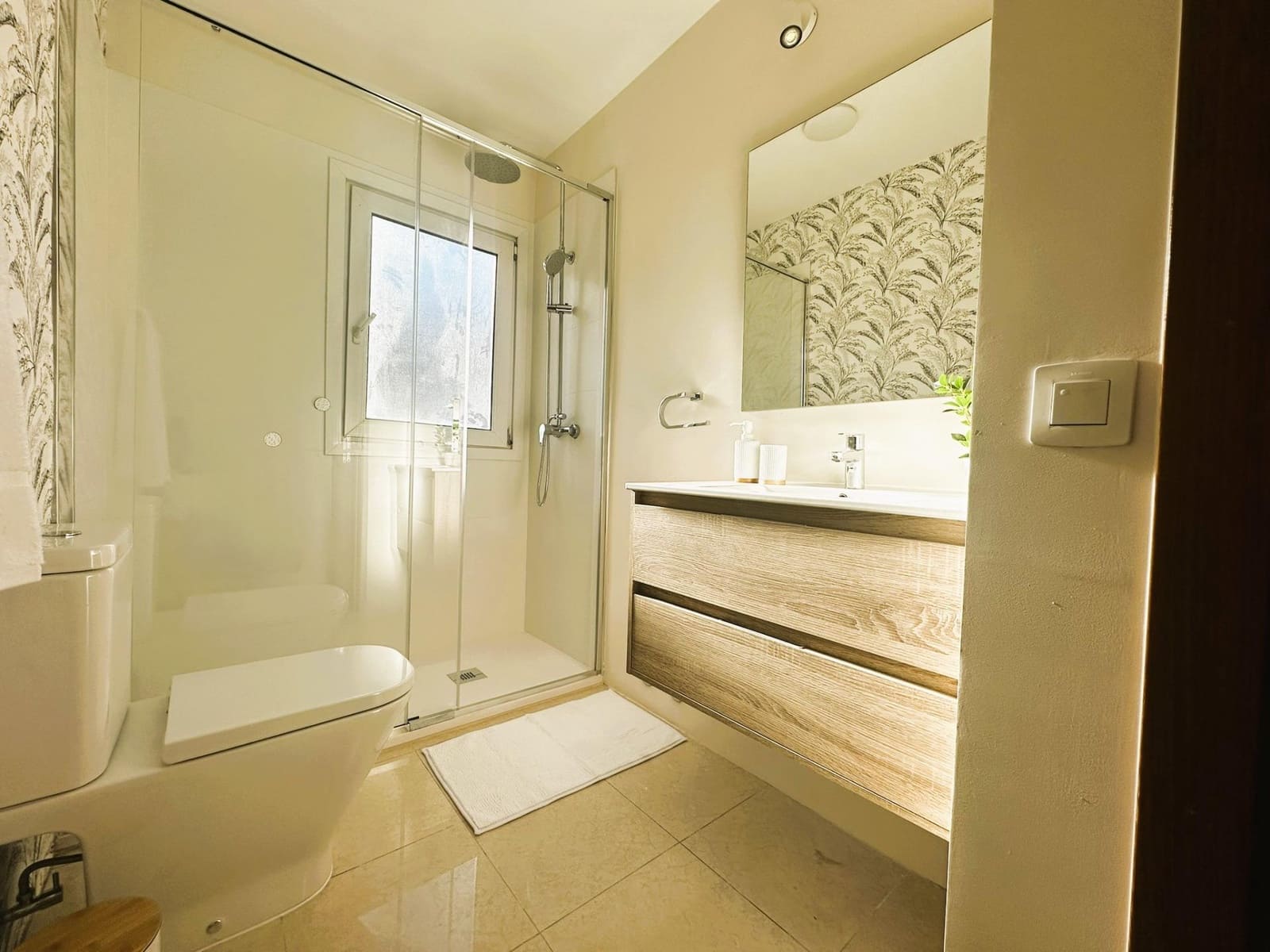 3 makuuhuone Rivitalo myytävänä paikassa Los Cristianos mukana uima-altaan 
autotalli - 680 000 € (Ref: 9456284)