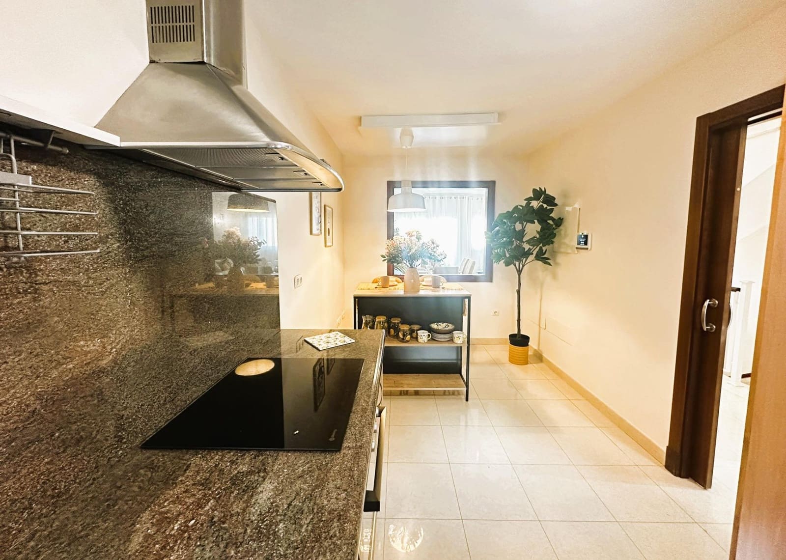 3 makuuhuone Rivitalo myytävänä paikassa Los Cristianos mukana uima-altaan 
autotalli - 680 000 € (Ref: 9456284)