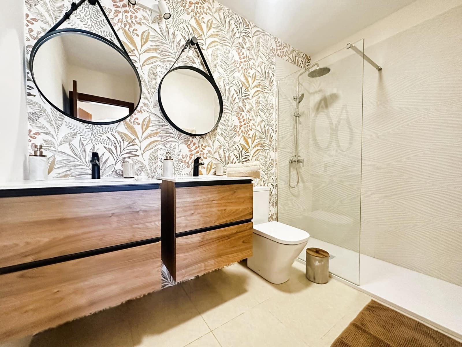 3 makuuhuone Rivitalo myytävänä paikassa Los Cristianos mukana uima-altaan 
autotalli - 680 000 € (Ref: 9456284)