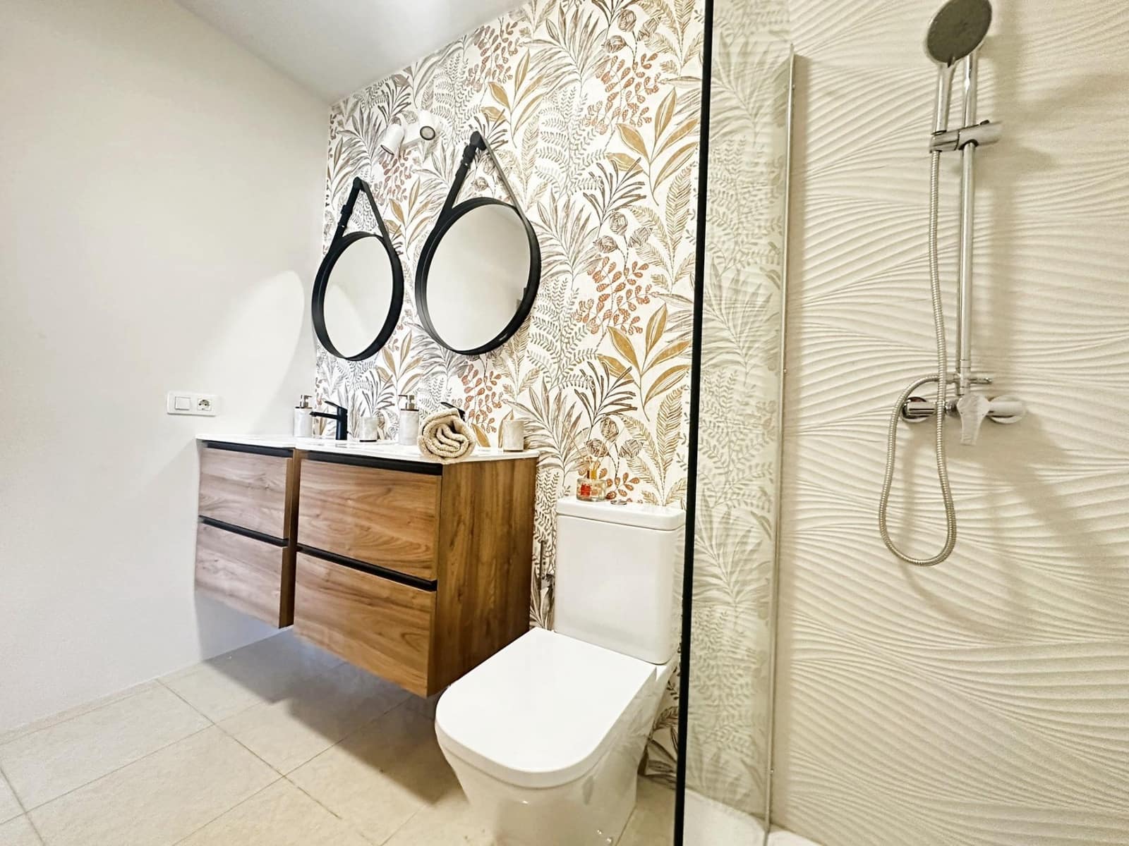 3 makuuhuone Rivitalo myytävänä paikassa Los Cristianos mukana uima-altaan 
autotalli - 680 000 € (Ref: 9456284)