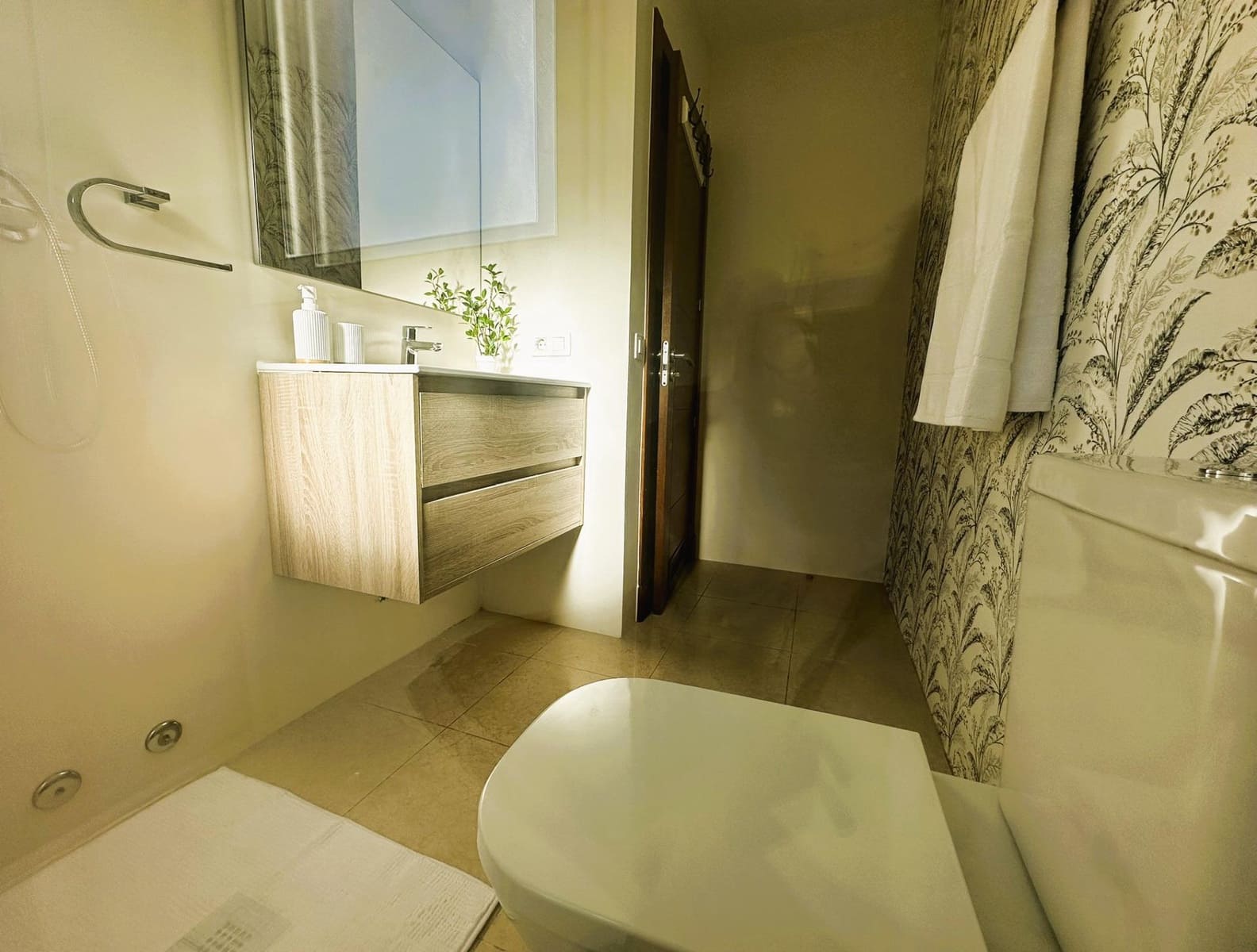 3 makuuhuone Rivitalo myytävänä paikassa Los Cristianos mukana uima-altaan 
autotalli - 680 000 € (Ref: 9456284)