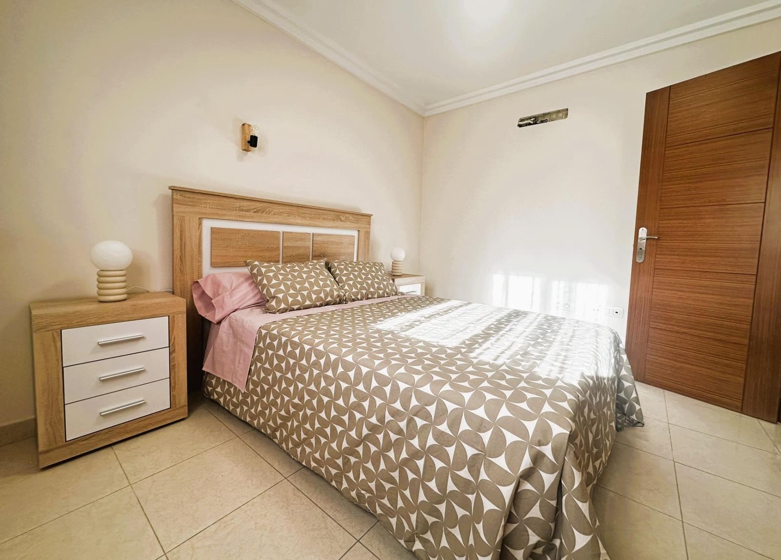 3 makuuhuone Rivitalo myytävänä paikassa Los Cristianos mukana uima-altaan 
autotalli - 680 000 € (Ref: 9456284)