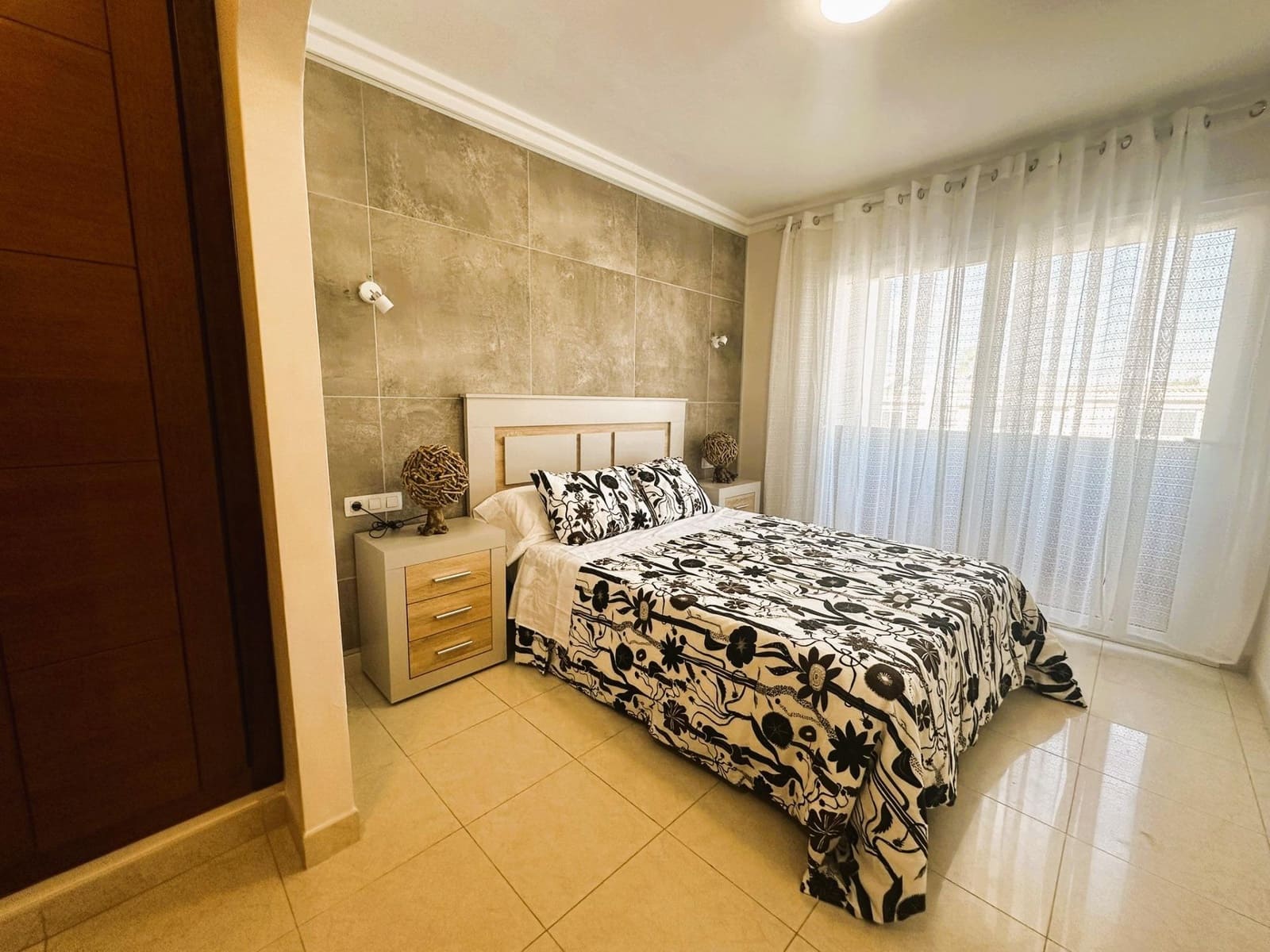 3 makuuhuone Rivitalo myytävänä paikassa Los Cristianos mukana uima-altaan 
autotalli - 680 000 € (Ref: 9456284)