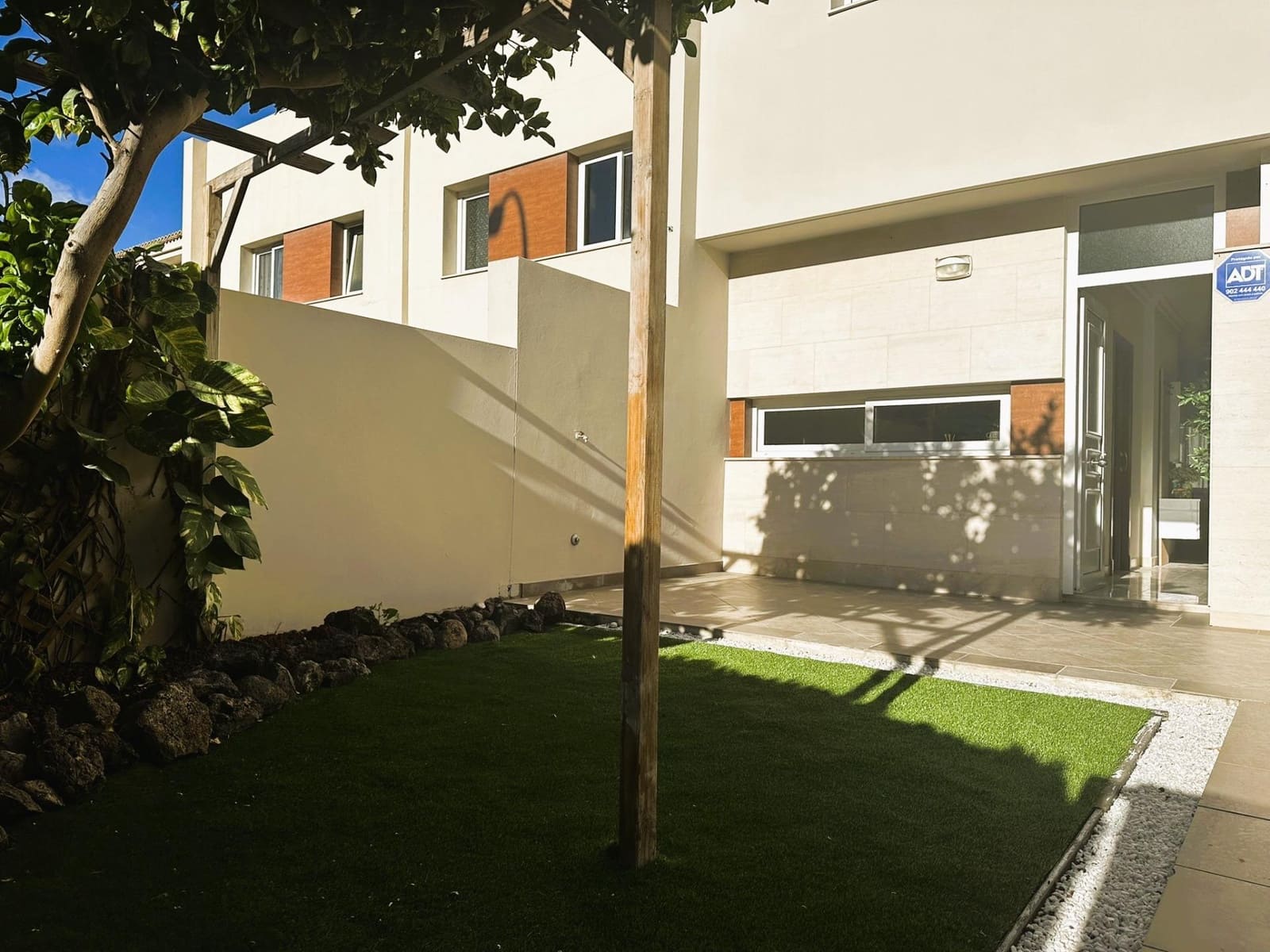 3 makuuhuone Rivitalo myytävänä paikassa Los Cristianos mukana uima-altaan 
autotalli - 680 000 € (Ref: 9456284)