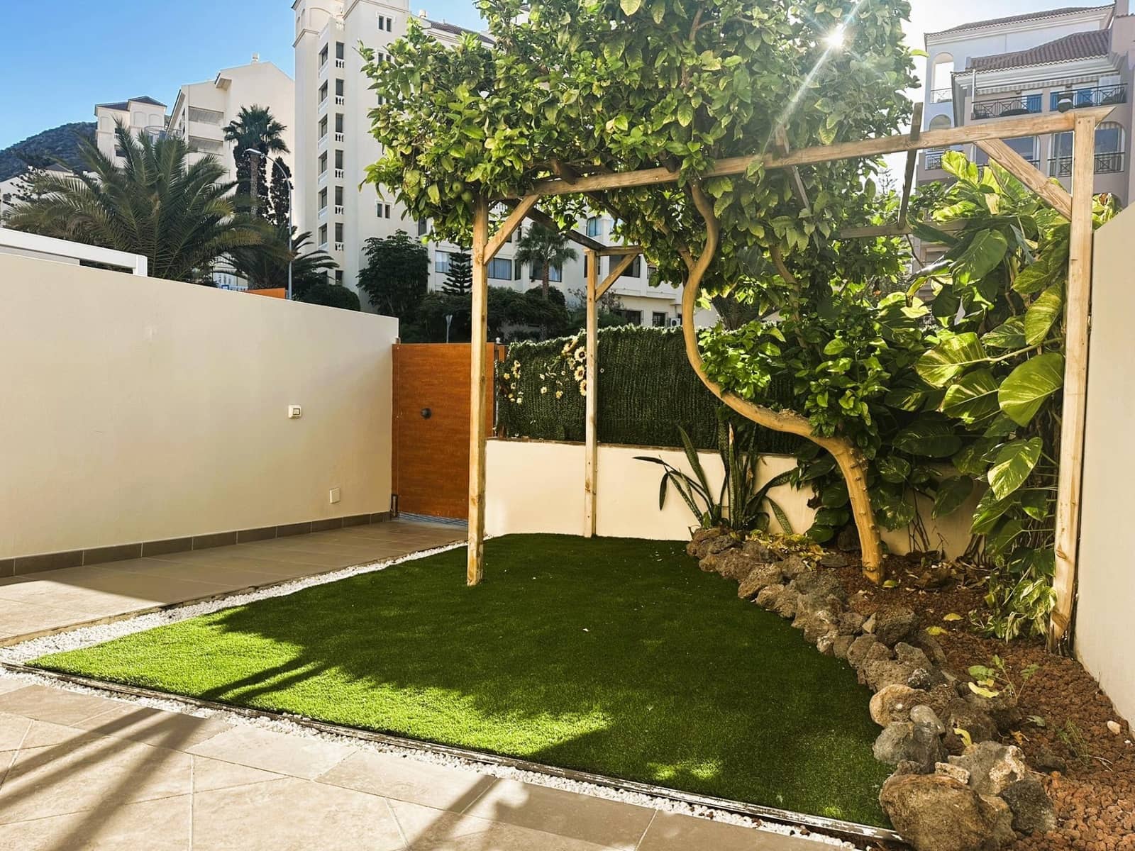 3 makuuhuone Rivitalo myytävänä paikassa Los Cristianos mukana uima-altaan 
autotalli - 680 000 € (Ref: 9456284)