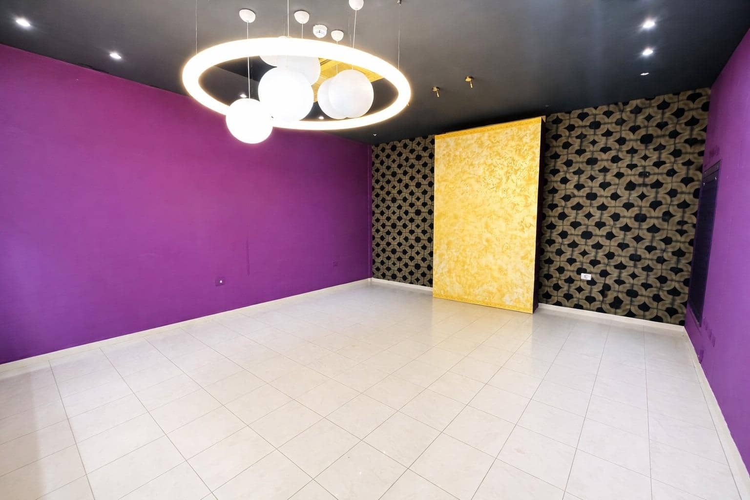 Kaupallinen myytävänä paikassa Playa de las Americas - 370 000 € (Ref: 9465776)