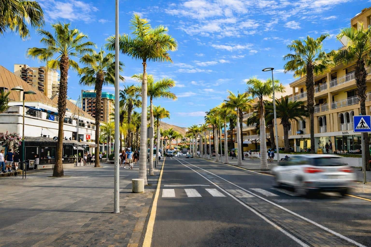 Kaupallinen myytävänä paikassa Playa de las Americas - 370 000 € (Ref: 9465776)